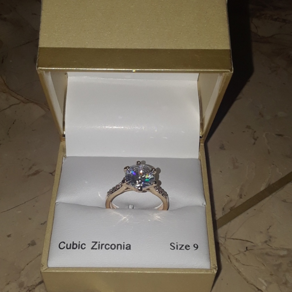 Gold Ring CZ round STN
